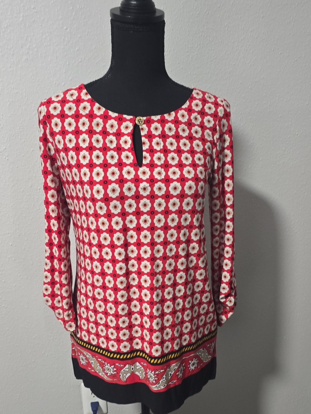 Anne Klein Red and Cream Floral Keyhole Tunic